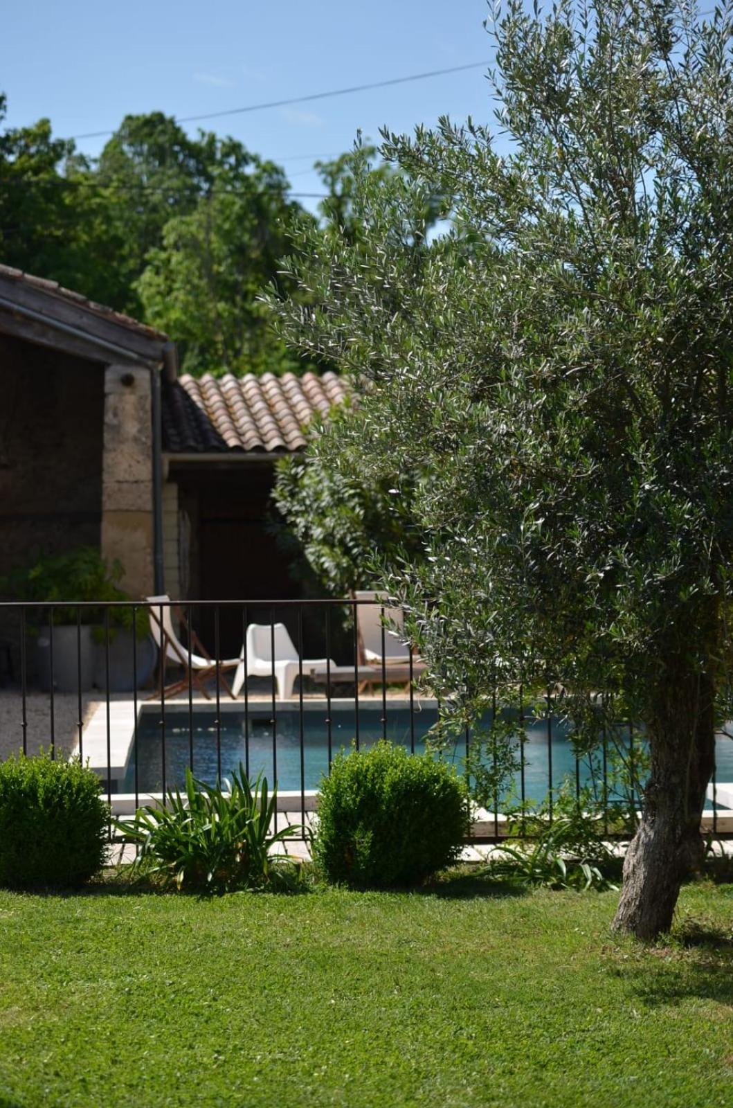 Ferme St Pierre 2 Suites Avec Repas, Piscine, Clim, Cheminee Ou Baignoire Spa Chabeuil Exterior foto
