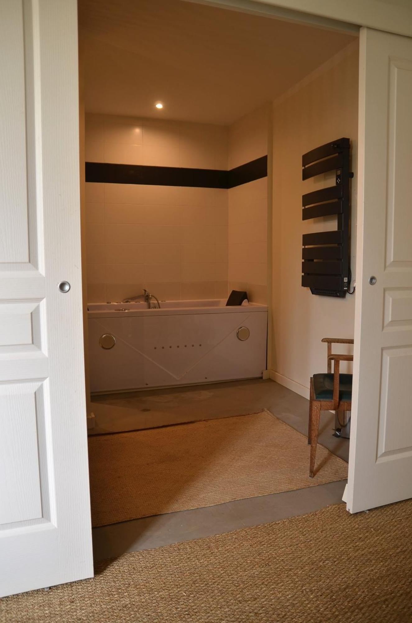 Ferme St Pierre 2 Suites Avec Repas, Piscine, Clim, Cheminee Ou Baignoire Spa Chabeuil Exterior foto